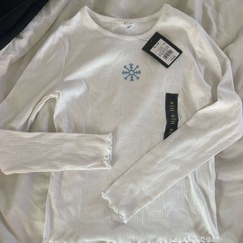 White snowflake long sleeve white tee